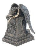 Trauernder Engel auf Grabmonument