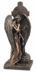 Trauerengel am keltischen Kreuz (Kaltgussbronze) 13,5 × 12,5 × 31 cm